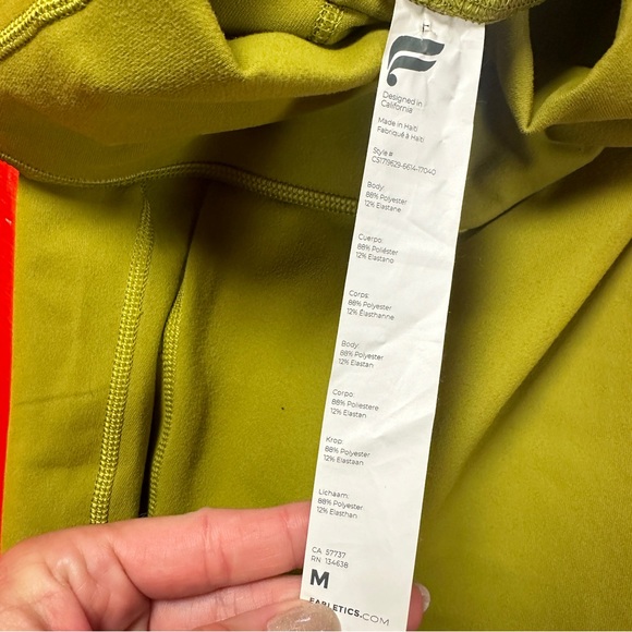 FABLETICS LIKE NEW CONDITION SPORTS BRA AND LEGGINGS - Picture 6 of 10